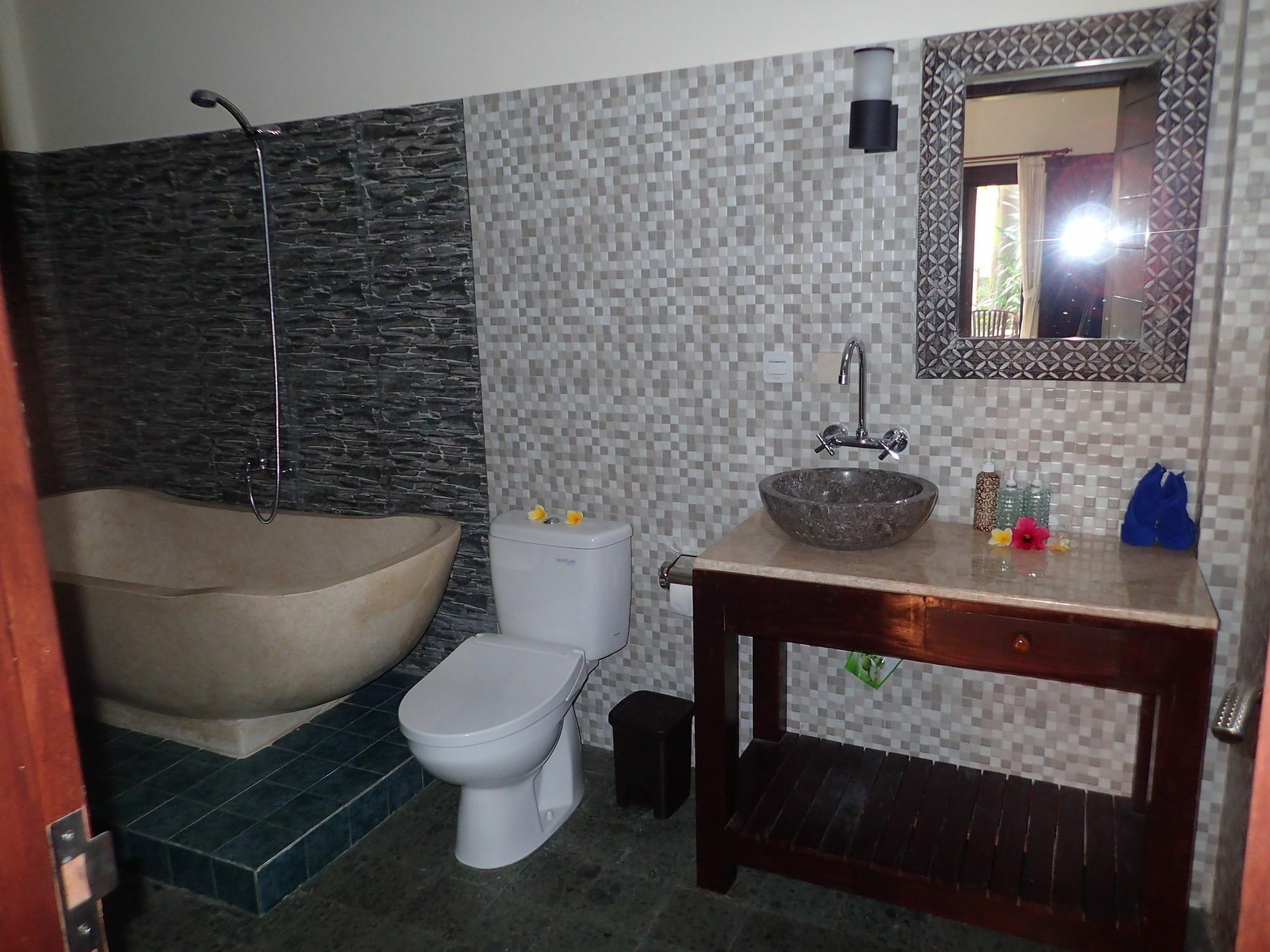 Alami Resort, Restaurant And Dive Center Amed Buitenkant foto